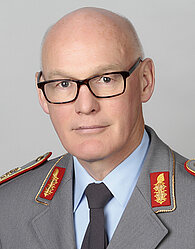 Generalmajor Reinhardt Zudrop, Kommandeur des Zentrums Innere Führung